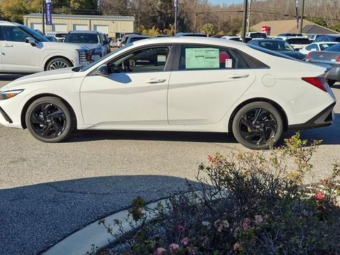 New 2026 Hyundai Elantra SEL Sport FWD image 9