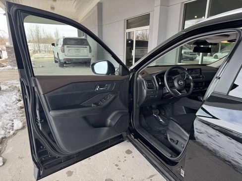 Used 2023 Nissan Rogue SV w/ SV Premium B Package image 12