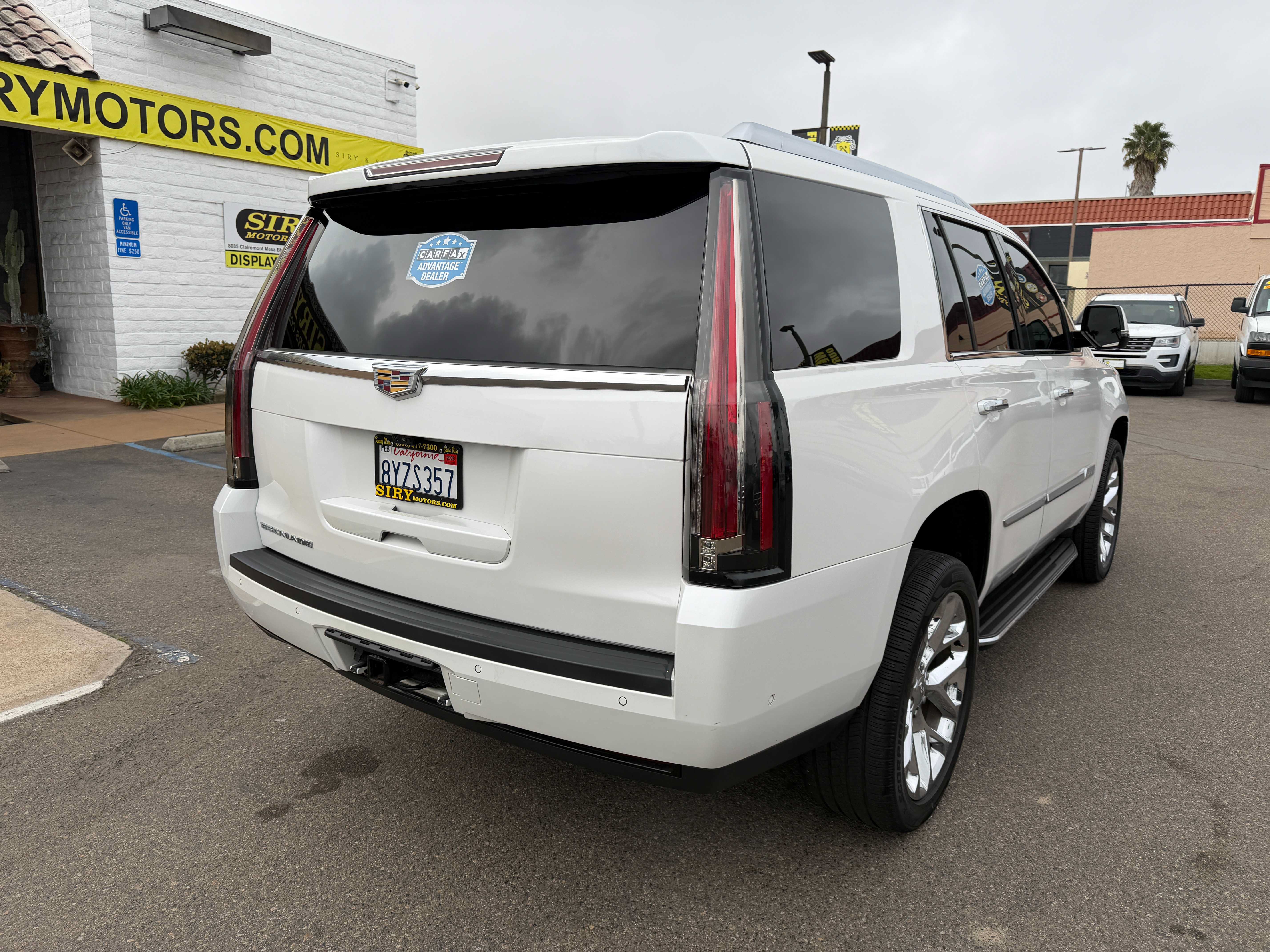 Used 2020 Cadillac Escalade Luxury RWD image 3
