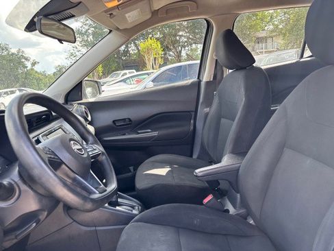 Used 2023 Nissan Kicks S image 10