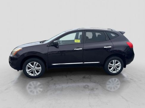 Used 2015 Nissan Rogue S w/ Convenience Package AWD/4WD image 2