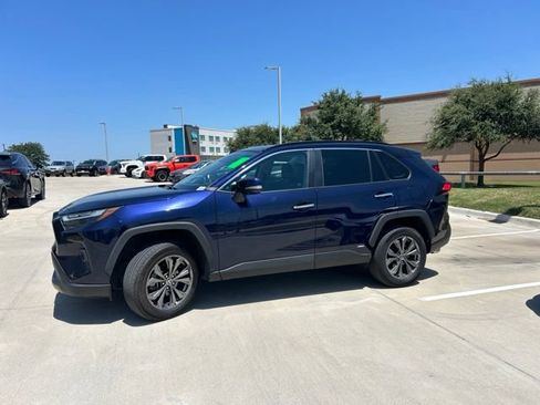 Used 2022 Toyota RAV4 Limited AWD/4WD image 8