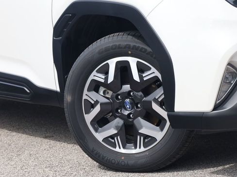 Used 2026 Subaru Forester Premium AWD/4WD image 2