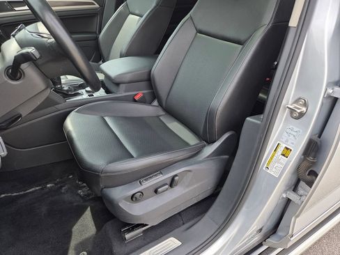 Used 2018 Volkswagen Atlas SEL w/ R-Line Package AWD/4WD image 6