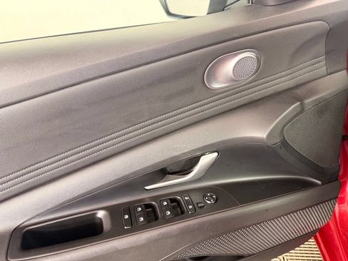 Used 2025 Hyundai Elantra SEL FWD image 26