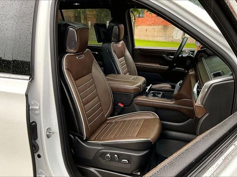 Used 2026 GMC Yukon XL Denali Ultimate w/ LPO, Floor Liner Package AWD/4WD image 10