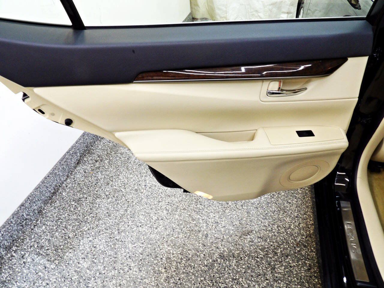 Used 2015 Lexus ES 350 w/ Luxury Package FWD image 9