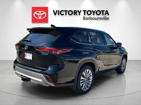 Used 2026 Toyota Highlander Platinum AWD/4WD image 7