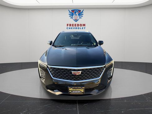 Used 2024 Cadillac XT4 Premium Luxury image 8