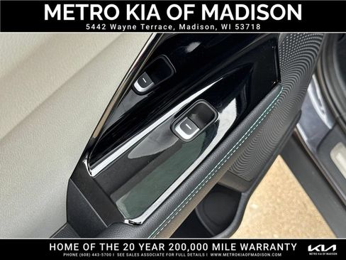 Used 2018 Kia Niro EX Premium FWD image 30