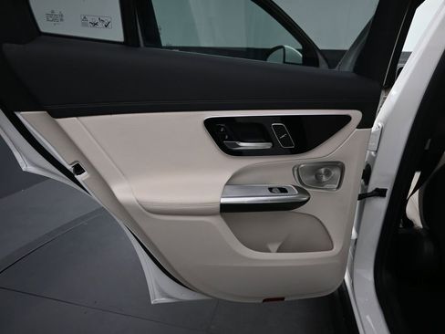 Used 2024 Mercedes-Benz GLC 300 4MATIC image 18