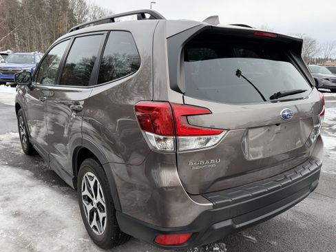 Used 2023 Subaru Forester Premium image 9