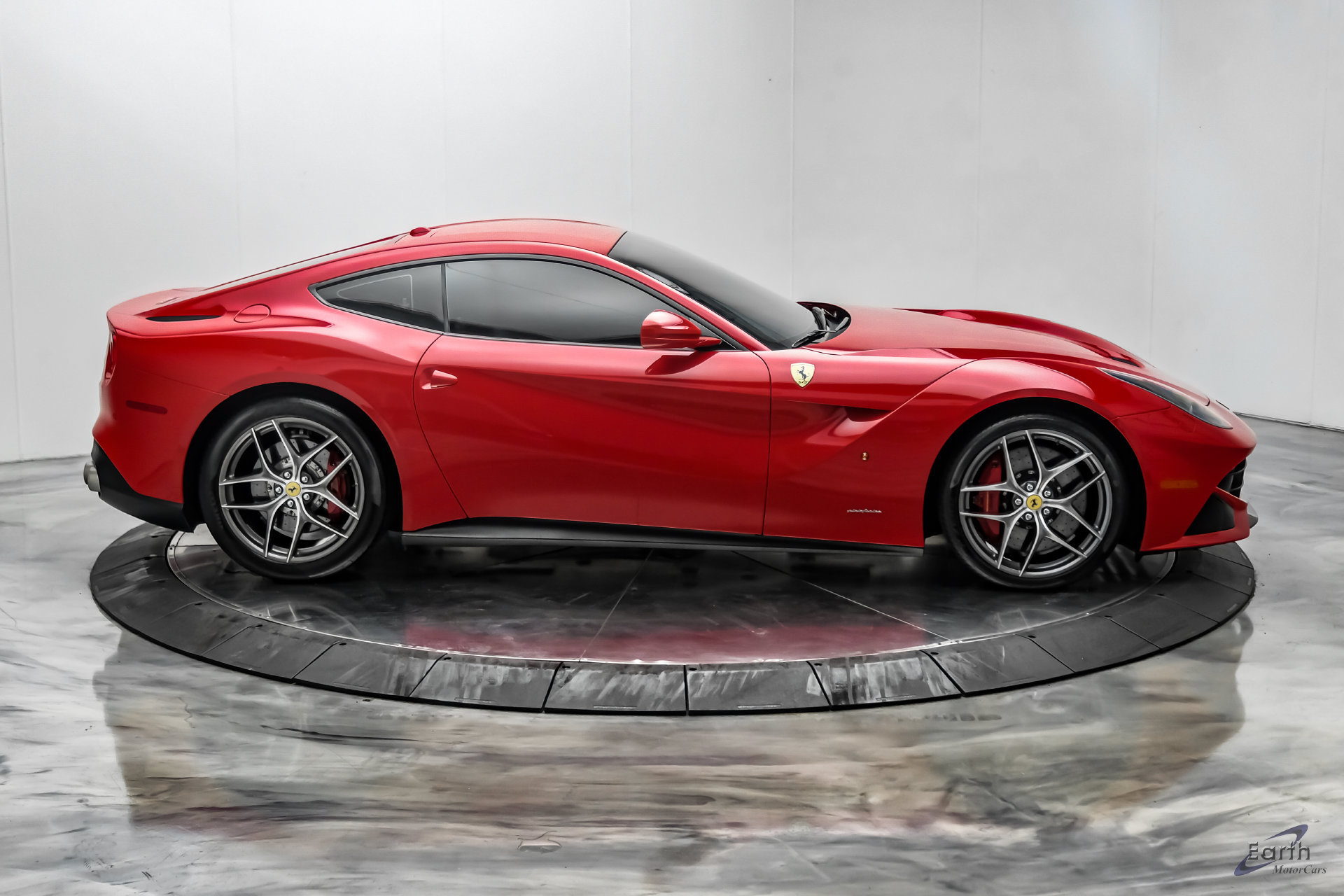 Used 2015 Ferrari F12 Berlinetta RWD image 25