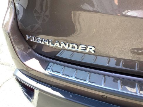 Used 2017 Toyota Highlander Limited AWD/4WD image 26