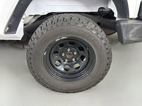 Used 2018 Jeep Wrangler Sport AWD/4WD image 27