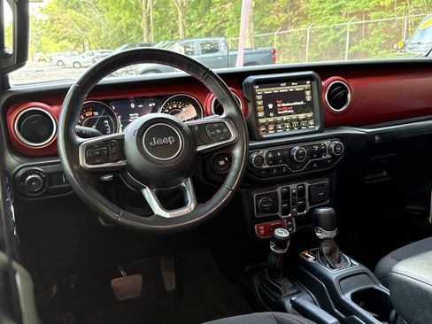 Used 2023 Jeep Wrangler Unlimited Rubicon w/ Cold Weather Group AWD/4WD image 25