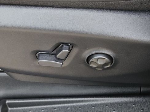 New 2026 Chrysler Pacifica Select FWD image 25