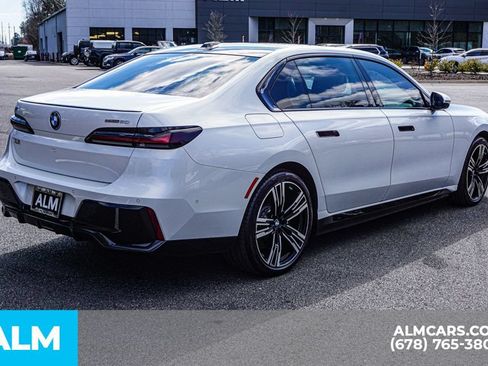 Used 2025 BMW i7 eDrive50 w/ M Sport Package RWD image 5