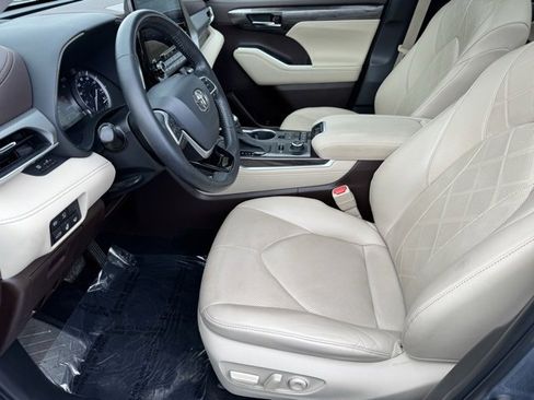 Certified 2022 Toyota Highlander Platinum image 6