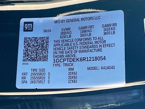 Used 2024 Chevrolet Colorado Z71 w/ LPO, Dark Essentials Package image 31