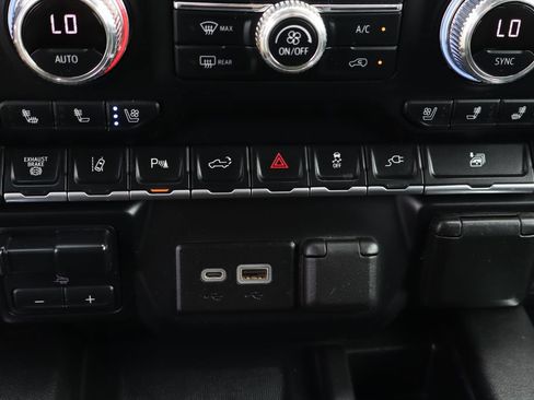 Used 2022 GMC Sierra 3500 Denali AWD/4WD image 38