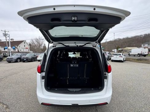 Used 2020 Chrysler Pacifica Touring-L image 23