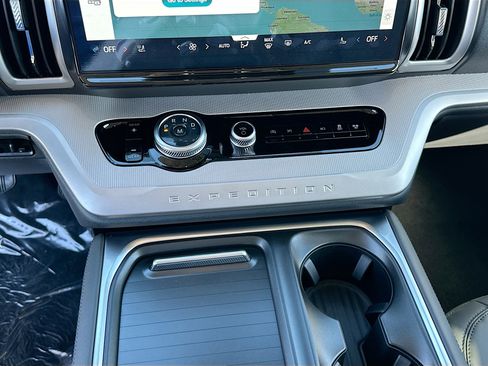New 2026 Ford Expedition Active image 12