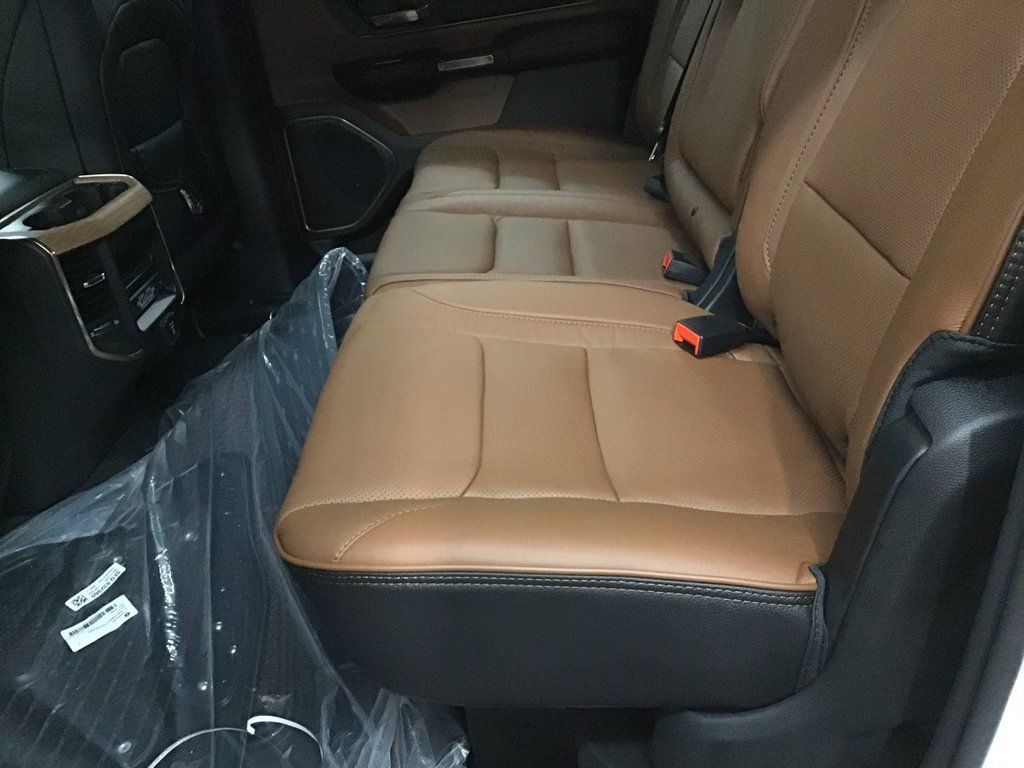 Used 2022 RAM 1500 Limited w/ Body Color Bumper Group AWD/4WD image 17