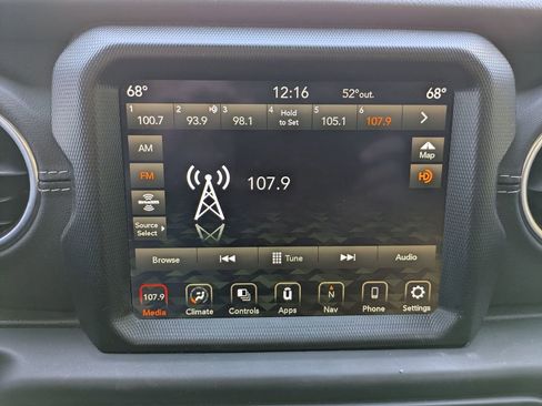 Used 2022 Jeep Wrangler Unlimited Sahara w/ LED Lighting Group AWD/4WD image 22