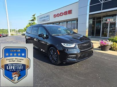 New 2026 Chrysler Pacifica Limited w/ S Appearance Package