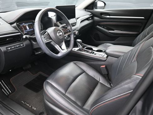 Used 2023 Nissan Altima 2.0 SR FWD image 9