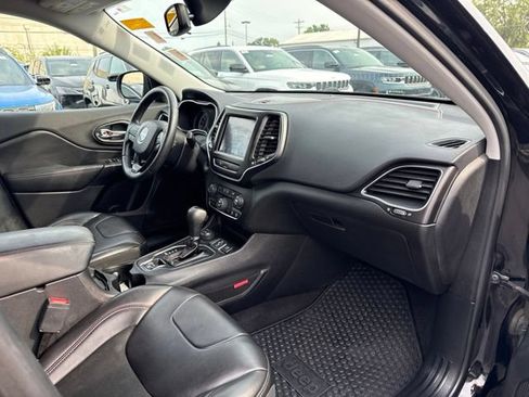 Used 2019 Jeep Cherokee Trailhawk w/ Cold Weather Group AWD/4WD image 34