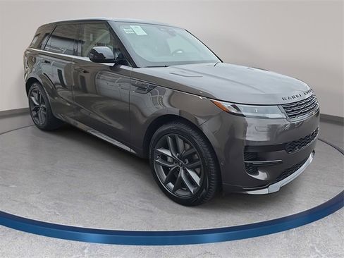 New 2025 Land Rover Range Rover Sport Dynamic SE image 3