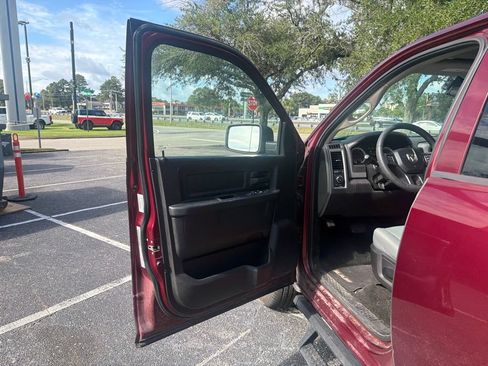 Used 2017 RAM 1500 Express AWD/4WD image 8