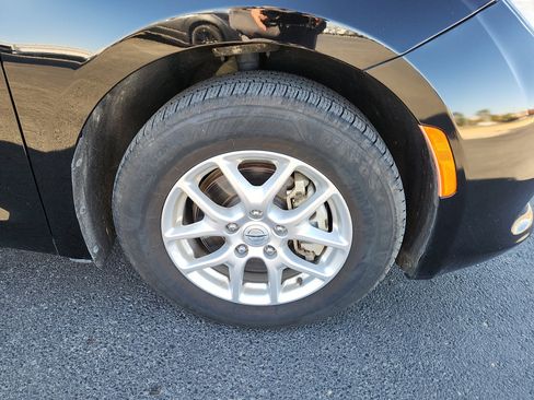 Used 2024 Chrysler Voyager LX image 9