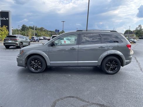Used 2020 Dodge Journey SE w/ SE Popular Equipment Group image 3