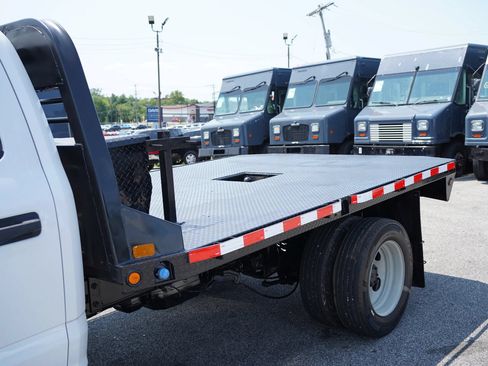 Used 2017 Ford F550 4x4 Crew Cab Super Duty image 12