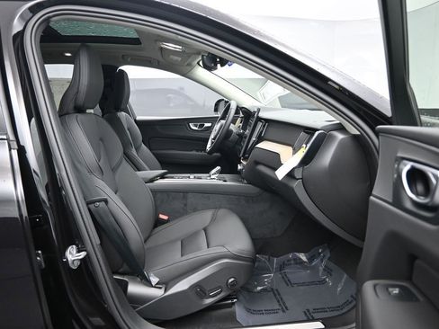 New 2026 Volvo XC60 B5 Plus w/ Protection Package Premier image 27