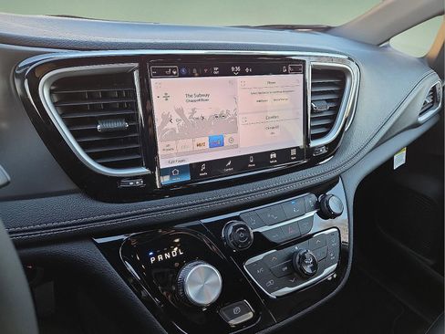 New 2026 Chrysler Pacifica Select image 16