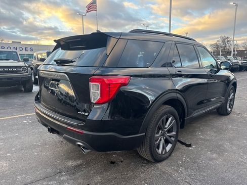 Used 2023 Ford Explorer XLT w/ Equipment Group 202A image 7