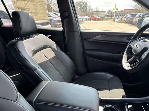 New 2025 Jeep Grand Cherokee L Altitude RWD image 26