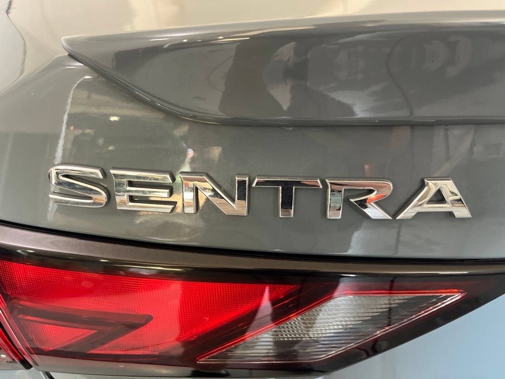 Used 2025 Nissan Sentra SR FWD image 40