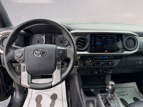 Used 2019 Toyota Tacoma Limited image 10