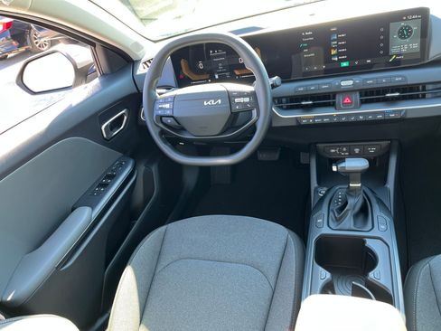 New 2025 Kia K4 LXS image 11