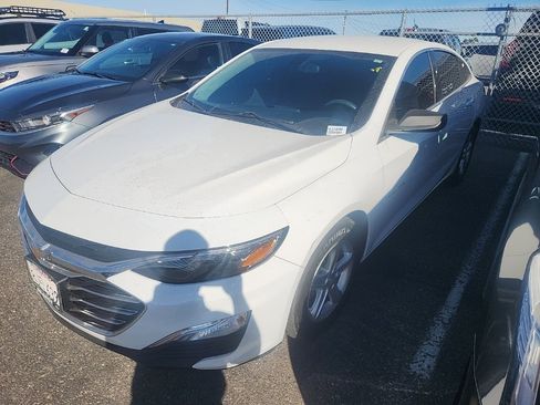 Used 2019 Chevrolet Malibu LS image 3