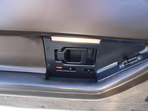 Used 1986 Chevrolet Corvette Coupe image 12