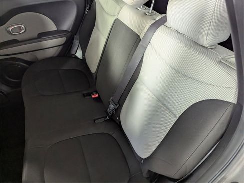 Used 2016 Kia Soul image 16