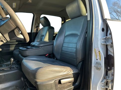 Used 2018 RAM 2500 Tradesman w/ Chrome Appearance Group image 19