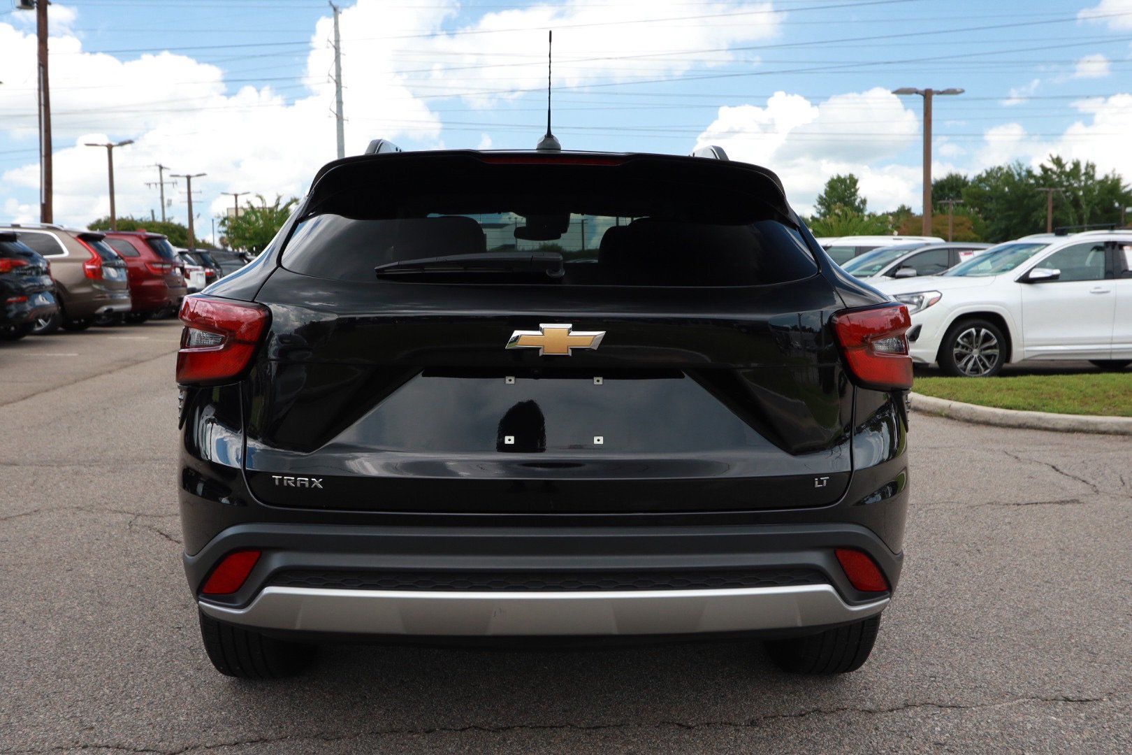 Used 2025 Chevrolet Trax LT w/ LT Convenience Package FWD image 4