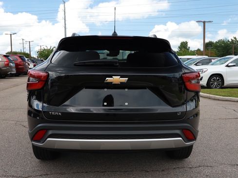 Used 2025 Chevrolet Trax LT w/ LT Convenience Package FWD image 4